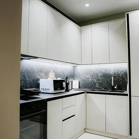 Elite * ティラナ